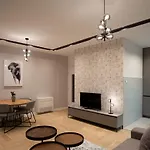 Aloha Apartment *